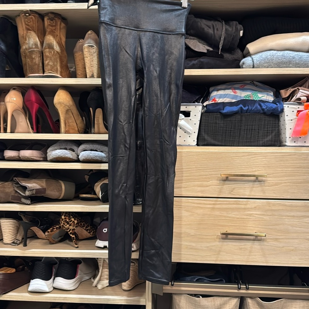 Discover the must-have Spanx leggings that everyone is raving about!